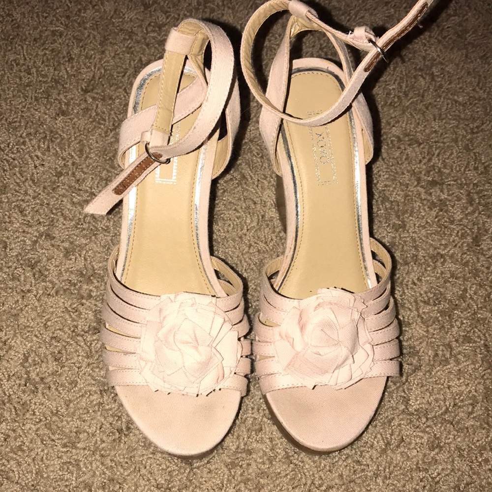 Pink wedges